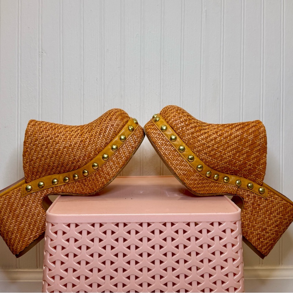 FREE PEOPLE Rori Woven Leather Platform Clog in Tan with Gold-Tone Studs - Picture 4 of 7